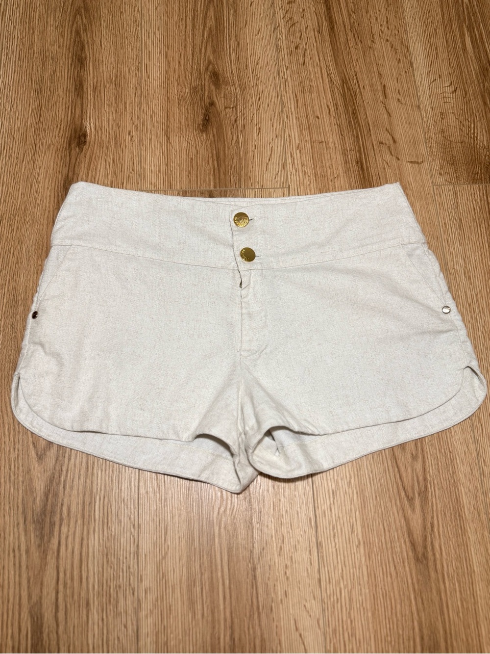 Women's Linen Blend Shorts Cream High Waisted Gold Button Dolphin Hem Size L